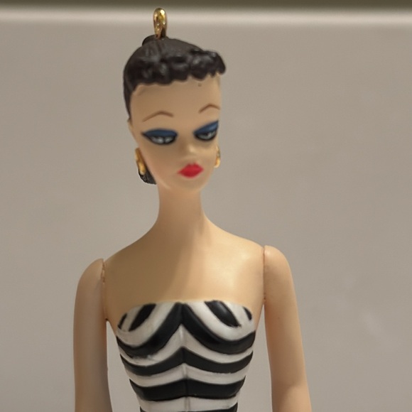 Brunette Debut 1959 Barbie Ornament 1995 - Picture 8 of 9
